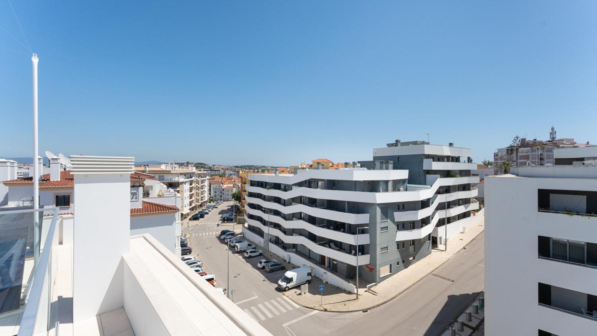 Apartment Modern 2br W Rooftop Pool & Parking By Lovelystay Lagos