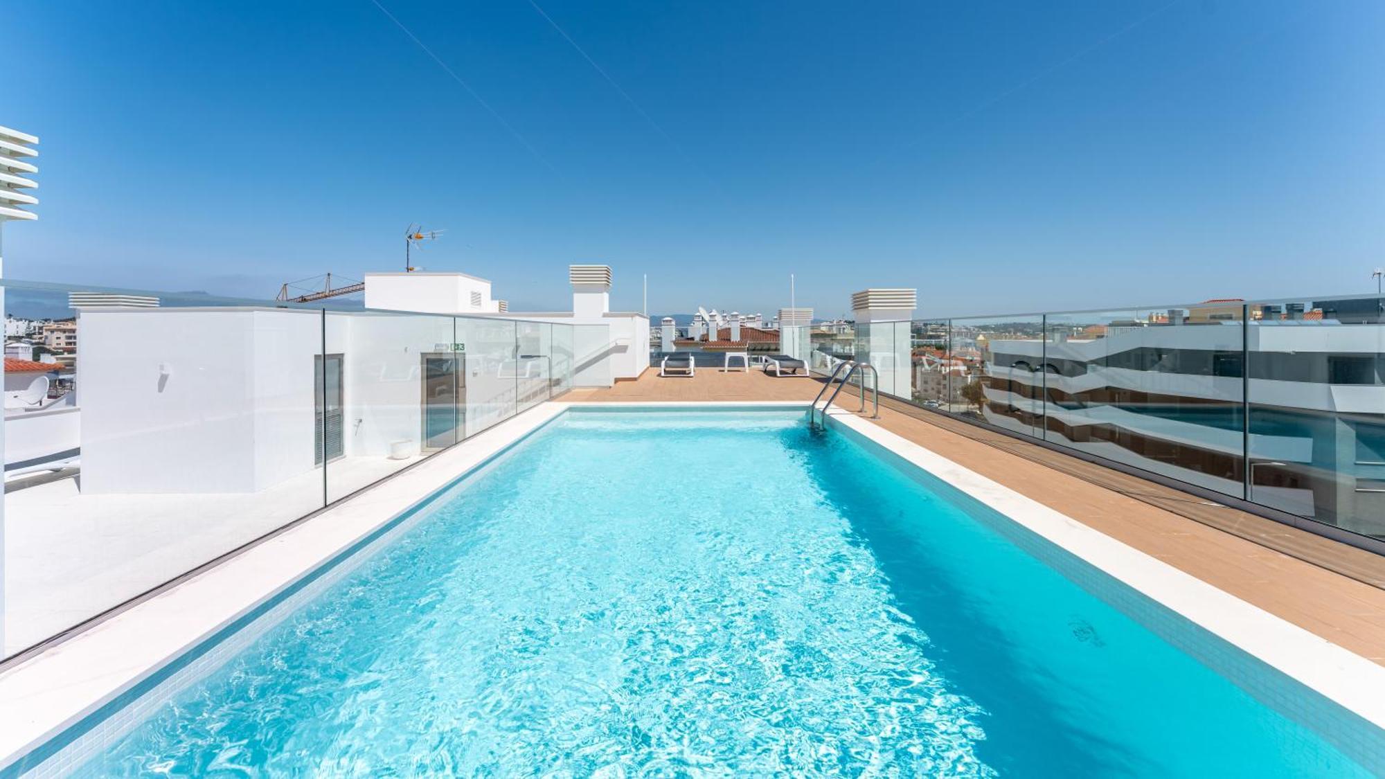 Apartment Modern 2br W Rooftop Pool & Parking By Lovelystay *