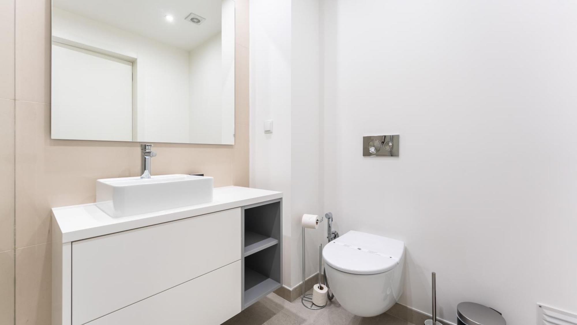 Apartment Modern 2br W Rooftop Pool & Parking By Lovelystay *
