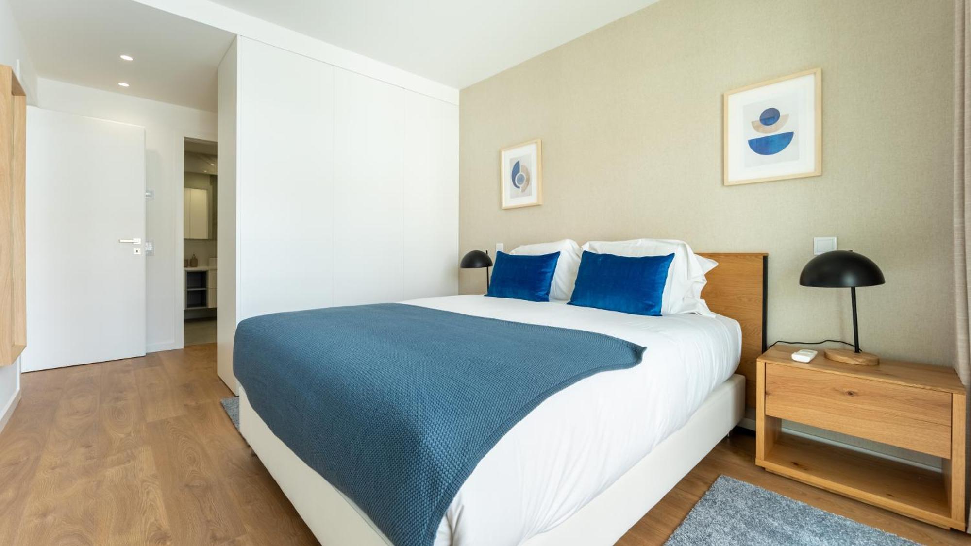 Apartment Modern 2br W Rooftop Pool & Parking By Lovelystay